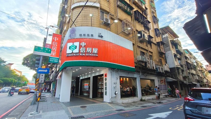 新店寶橋加盟店位於裕隆城旁，坐落在新店與文山區的交界