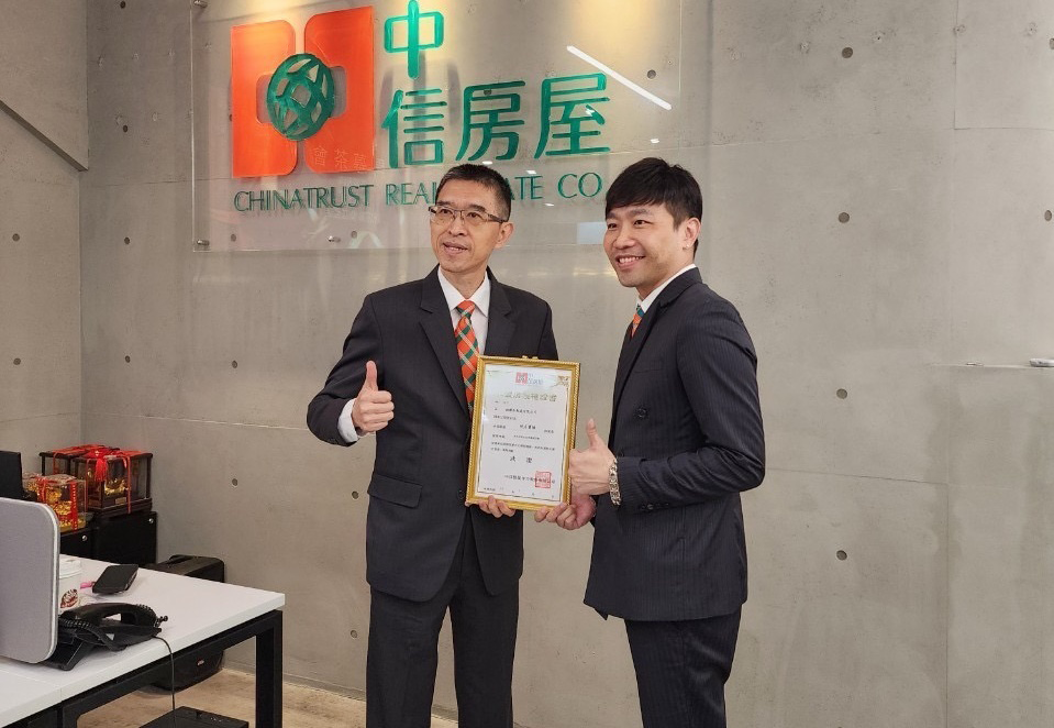 新店寶橋加盟店店長關博文從事房仲業已20年，更曾獲得年度銷售冠軍。